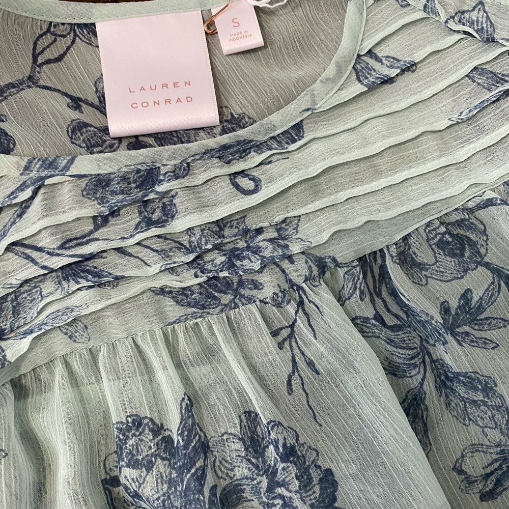 Lauren Conrad sheer 3/4 length sleeve blouse